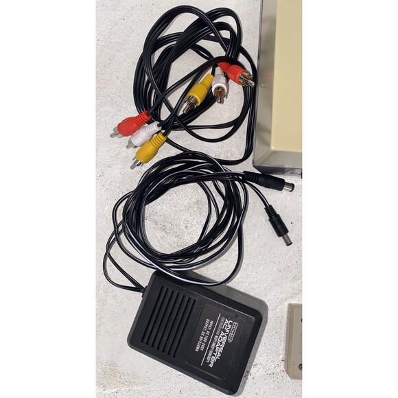 NINTENDO NES-001 Console Bundle With 2 Controllers! - Picture 4 of 10